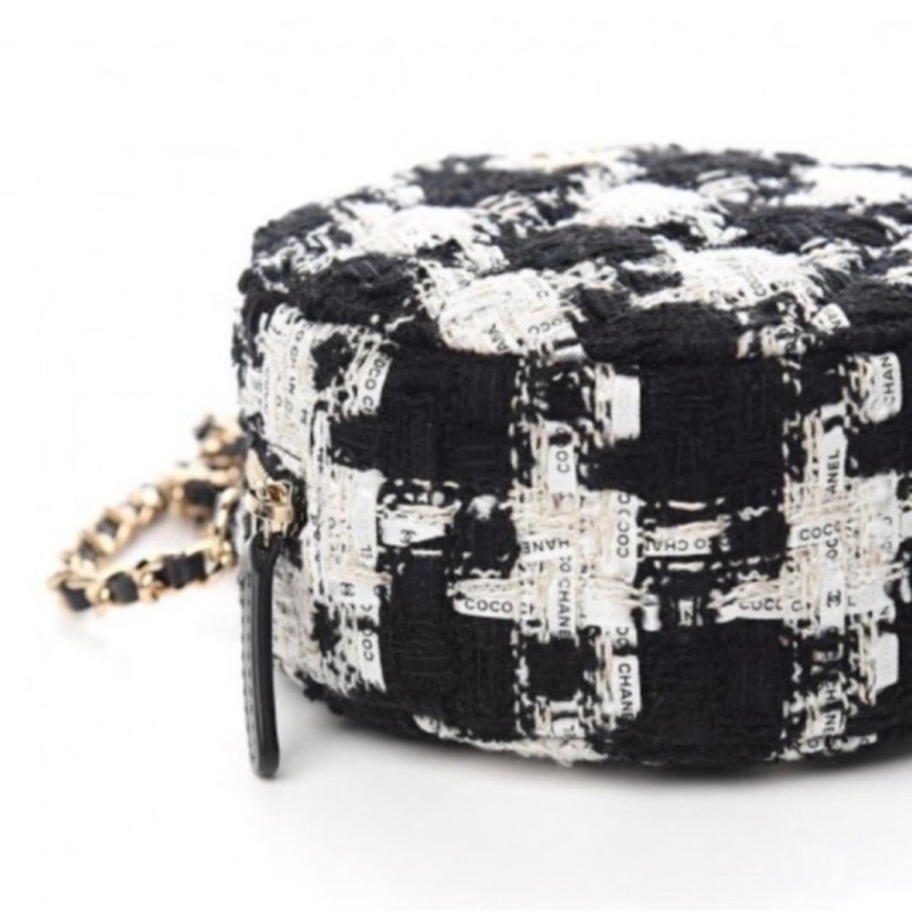 CHANEL | Clutch | Tweed Round Clutch with Gold & Black Leather Chain - Picture 5 of 10
